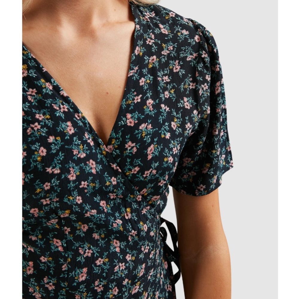🔥🔥BILLABONG - BLOOM WRAP DRESS🔥🔥 - Picture 2 of 10